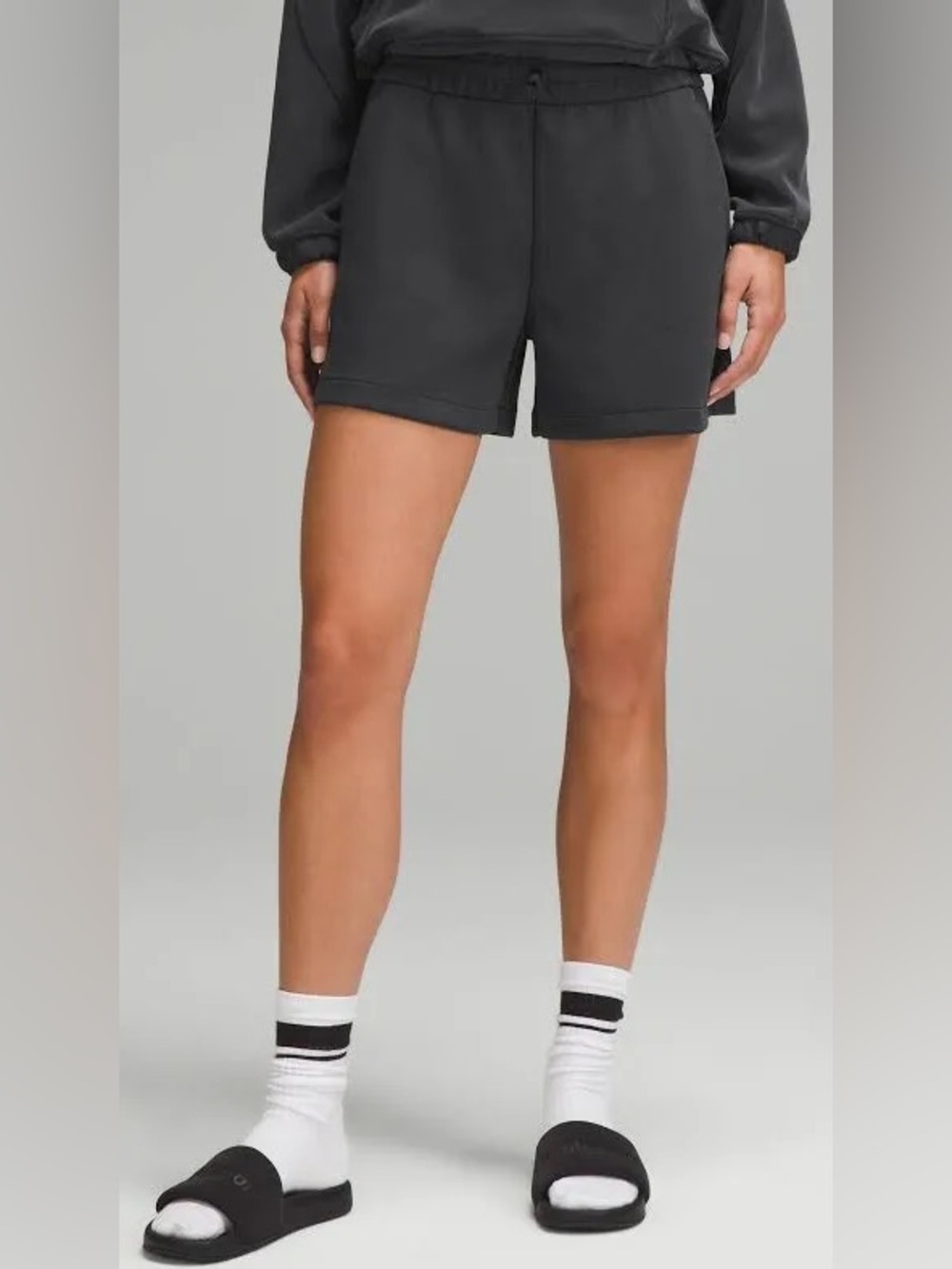 Lululemon Softstreme short black size 4